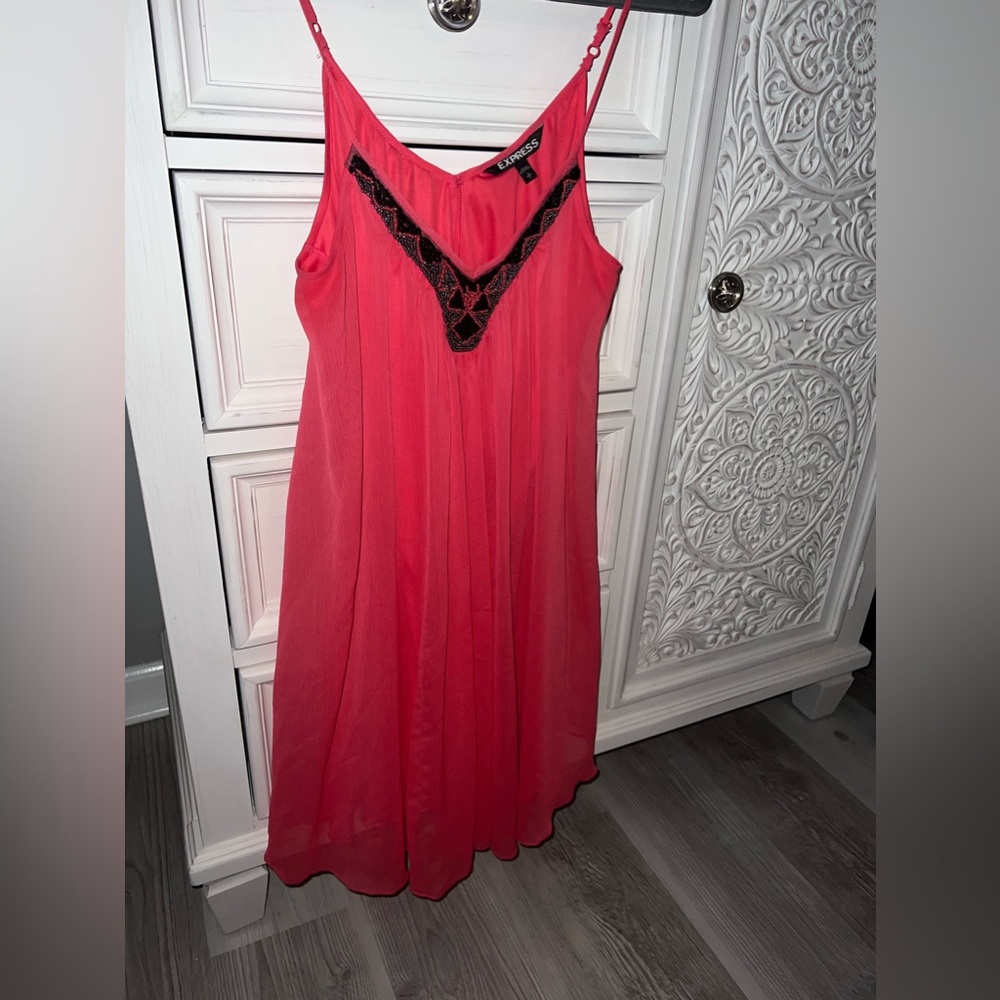 Express Free Flowing Dress - Picture 2 of 11